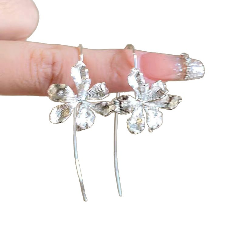 The court iris flower ear hook is a new and popular high-end earring for girls in 2025. It is a retro, fashionable and unique earring accessory Item Picture