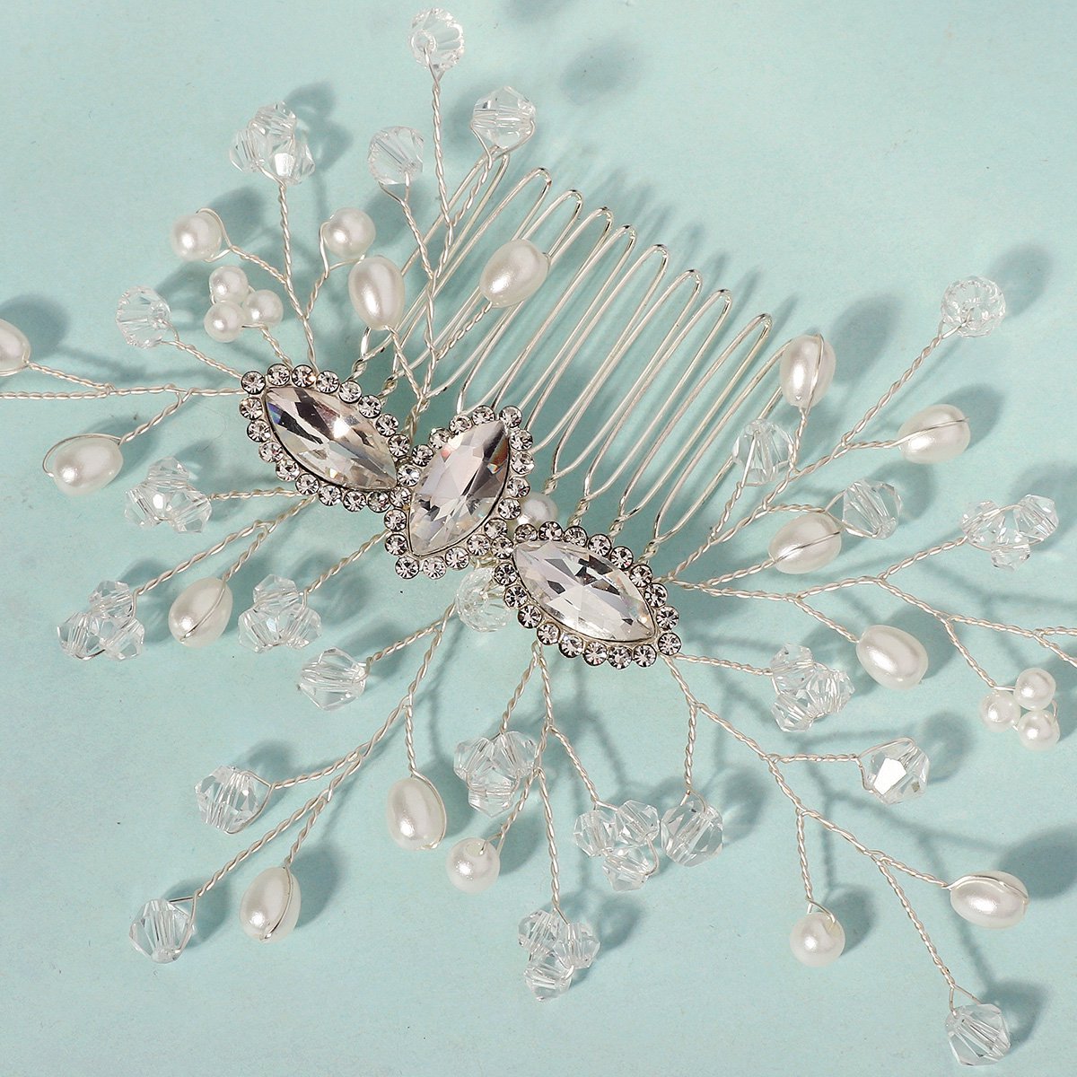 Wholesale of new cross-border bride wedding headwear, European and American banquet photo hair accessories, simple horse eye water diamond hair combs Application Scenario