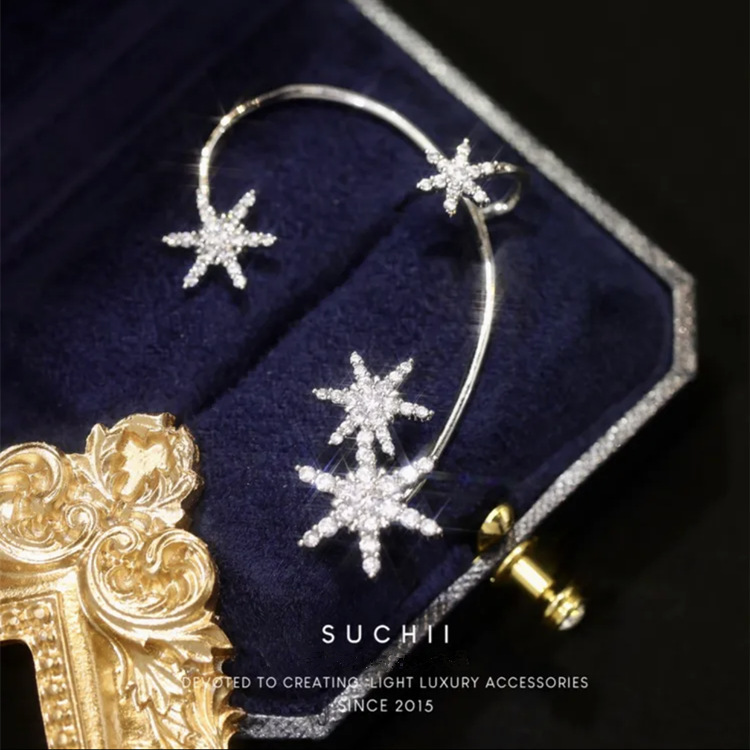 The same style as Douyin, the micro-inlaid zircon snowflake ear pendant, a stylish and elegant new Christmas collection by fairies, no ear piercings to wear Application Scenario
