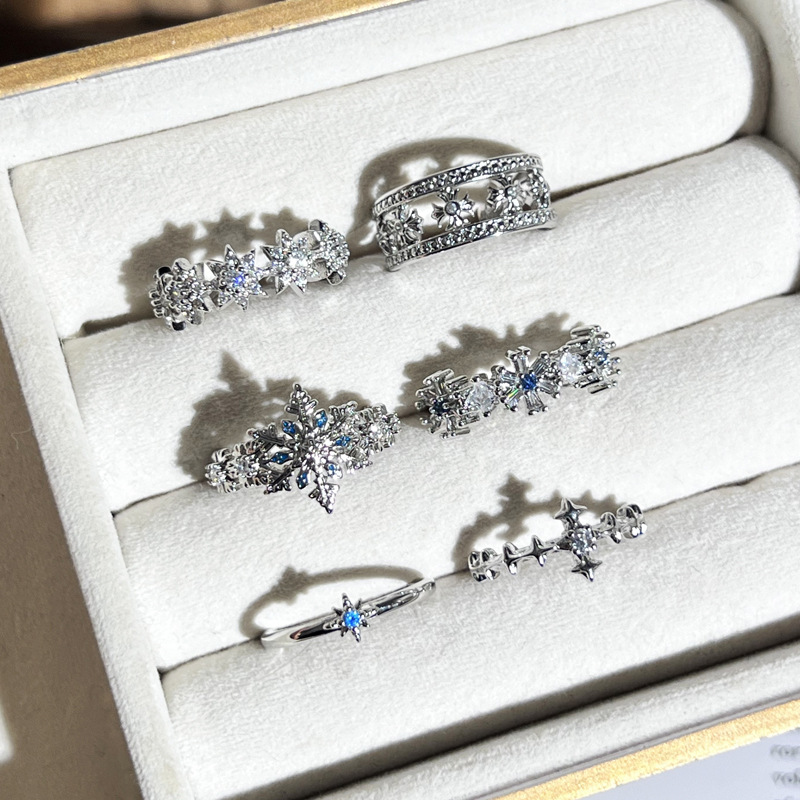 French-style simple and individual starlight snowflake fashionable and elegant open ring, a cold and aloof design for women, a light luxury ring Application Scenario