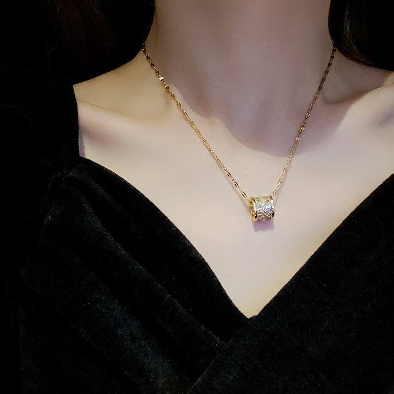 A light luxury and niche titanium steel necklace, a Korean fashion influencer's fresh collarbone chain, a trendy and simple zircon pendant Specification drawing