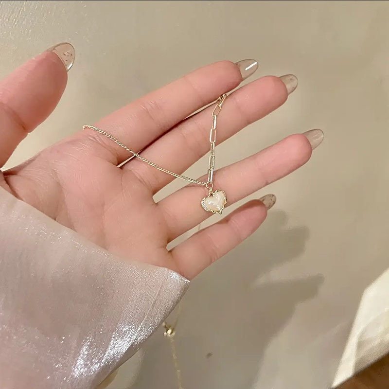 Super beautiful ~ Ins-style heart-shaped necklace, light luxury and niche necklace, women's collarbone chain, Internet celebrity summer 2023 new style for women details Picture