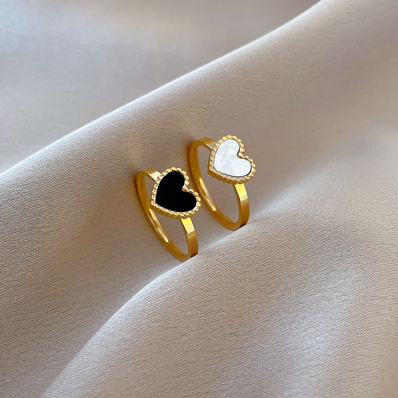 【 Non-Fading 】 Black and white heart-shaped titanium steel cold style dance ring for men and women, trendy and simple food rings on Instagram Specification drawing