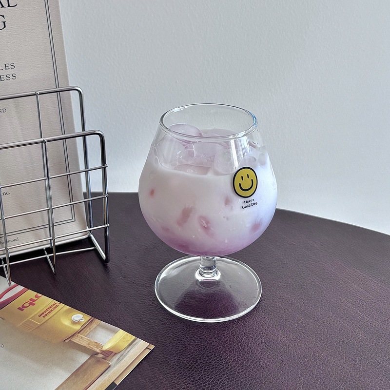 Customized glass cups, goblets, red wine glasses, Ins-style juice glasses, wine glasses, and party atmosphere glasses Application Scenario