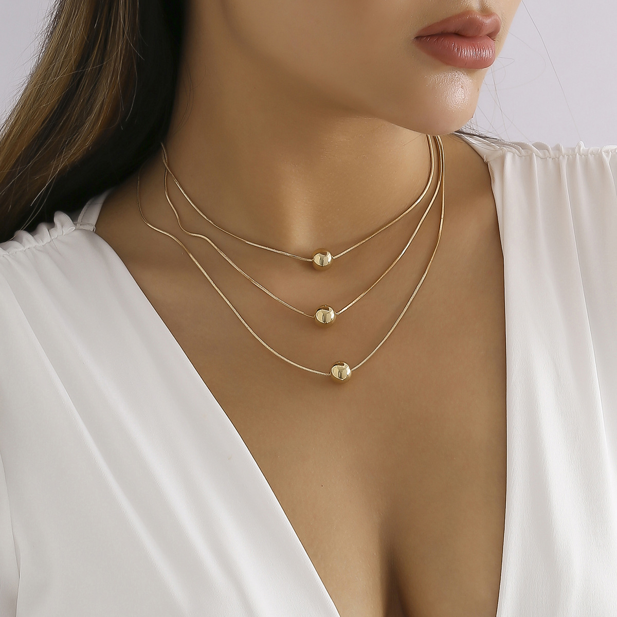 A simple French cold style round bead collarbone chain necklace with a minimalist design for women, featuring cross-border accessories from Europe and America details Picture
