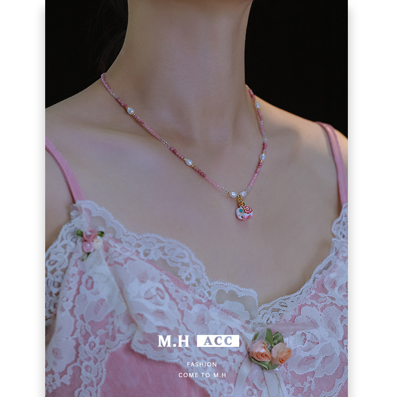 Sweet pink elephant pendant beaded necklace for women, natural pearl collarbone chain, fashionable, versatile and niche new accessory Specification drawing