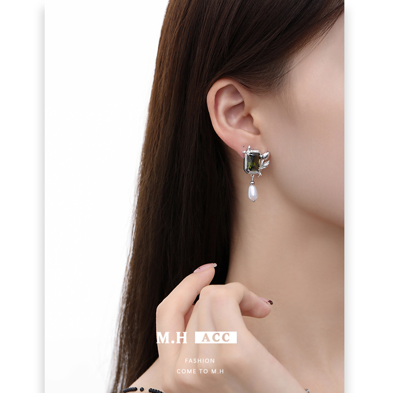 Wholesale 925 Silver Needle Olive Green Zircon Butterfly flower Stud earrings, high-end pearl earrings, light luxury ins style earrings for women Specification drawing