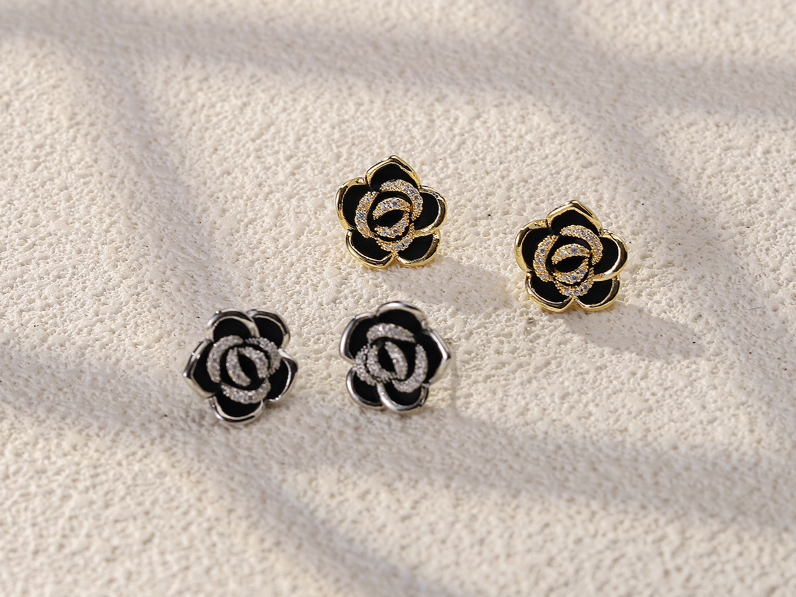 Xuhui brand exquisite and light luxury copper plated with real gold and zircon 925 silver needle camellia lacquer, fashionable and elegant stud earrings Item Picture