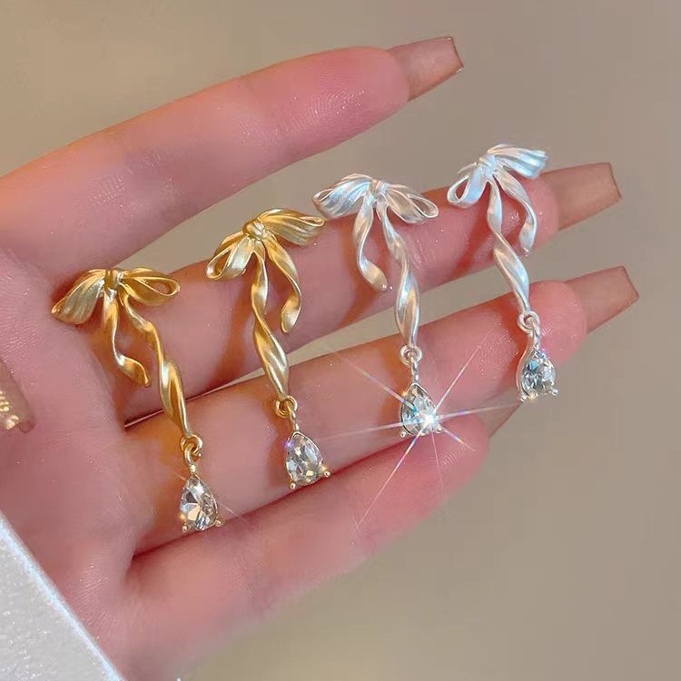Bow ribbon zircon stud earrings for women, sweet and elegant, niche design sense earrings, elegant and high-end, internet-famous earrings Application Scenario