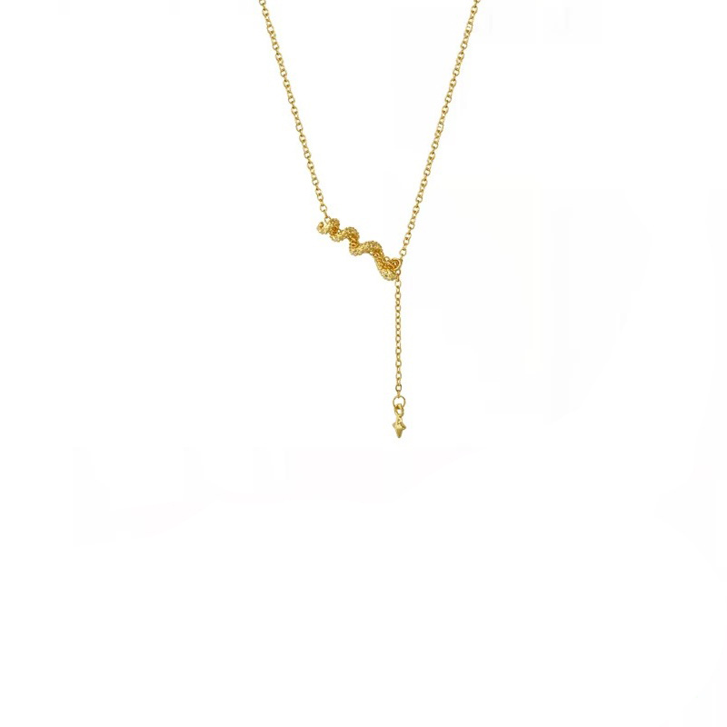 The classic design of the golden small snake collarbone chain exudes elegance. It is retro, simple and versatile, and a light luxury collarbone chain Item Picture