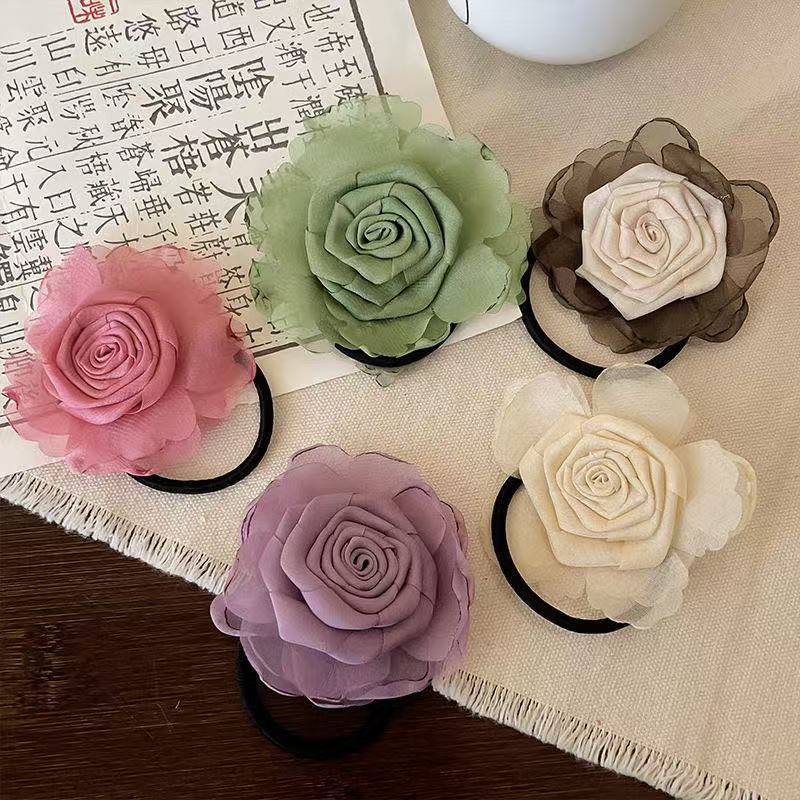 Romantic dry rose flower hair tie, high-end style, new feminine fashion, leather band hair tie, hair accessory Specification drawing