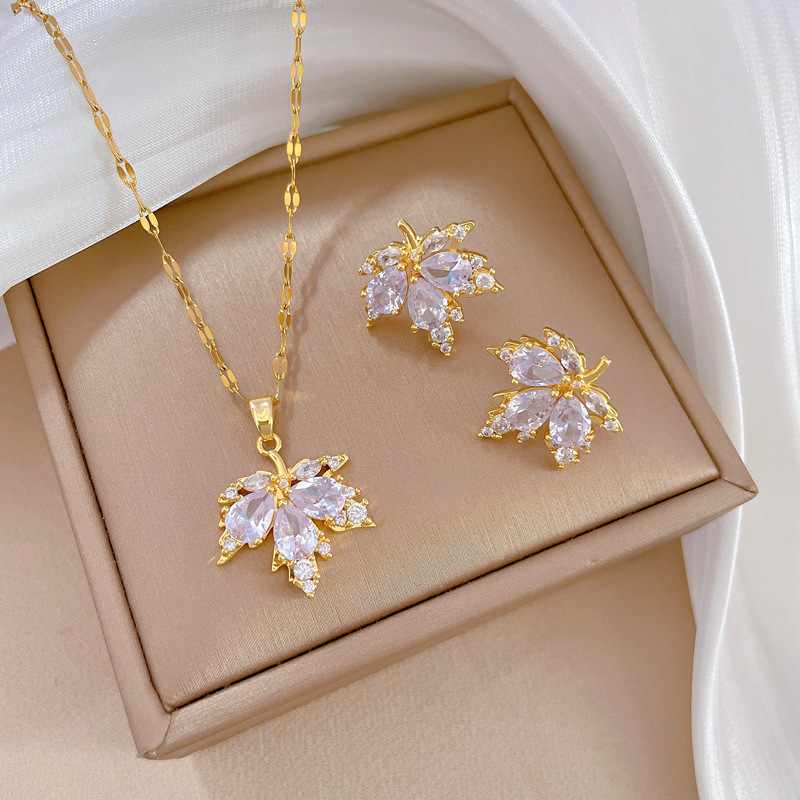 【 Titanium Steel 】 Micro-inlay necklace and earring set, light luxury Maple leaf Full diamond, personalized and elegant banquet earrings and necklaces combination full figure