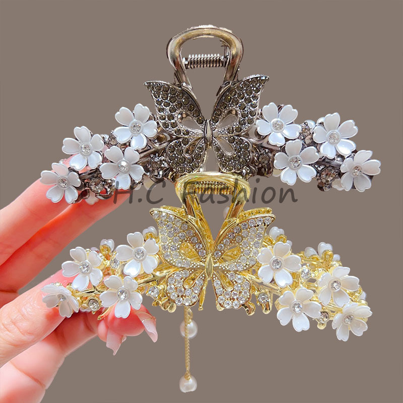 Butterfly flower tassel hairpin for women, high-end style, large back head claw clip, high appearance level, step tassel shark clip Application Scenario