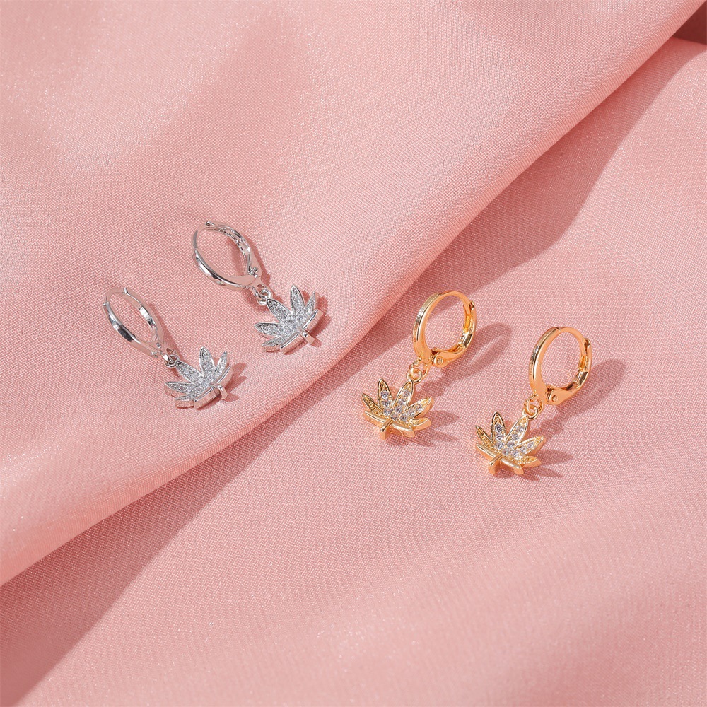 European and American inS-style diamond-encrusted maple leaf ear studs, a unique and creative design for women, and cross-border leaf ear buckles Specification drawing