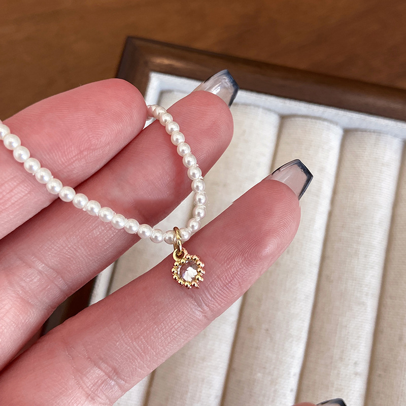 High-brightness glass zircon pearl heart-shaped necklace, feminine collarbone chain, summer niche and simple design necklace wholesale Application Scenario