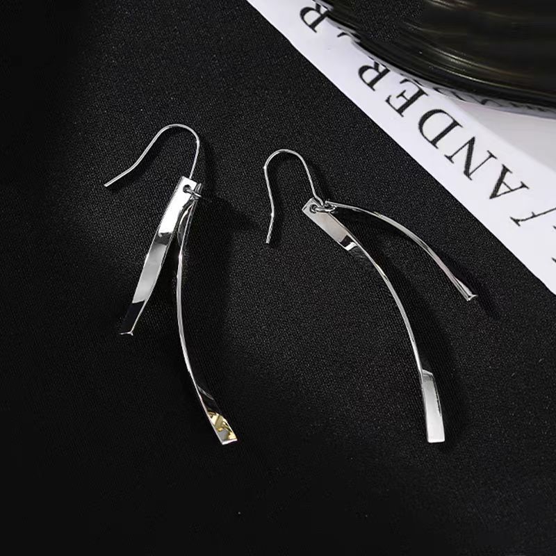 Minimalist line tassel earrings, a new trend in 2025, with a niche design sense and a light luxury and high-end look Specification drawing