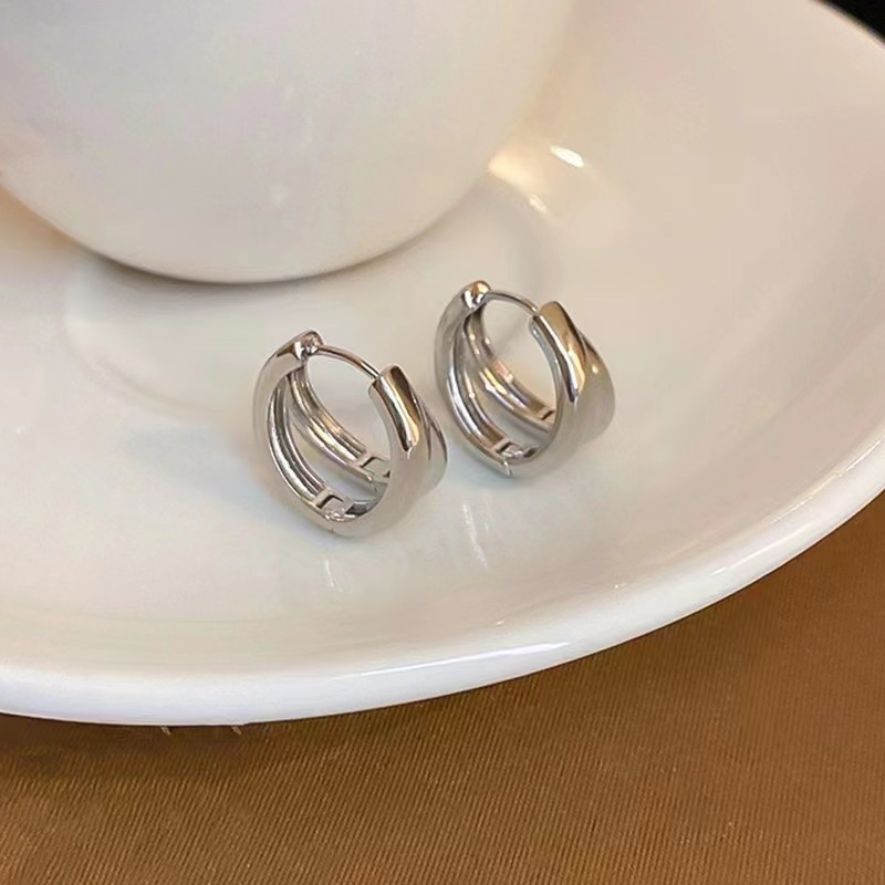 In 2025, the simple and versatile double-layer plain ear loops are in an ins trend, with a cool and unique style. They are high-end and elegant earrings Specification drawing