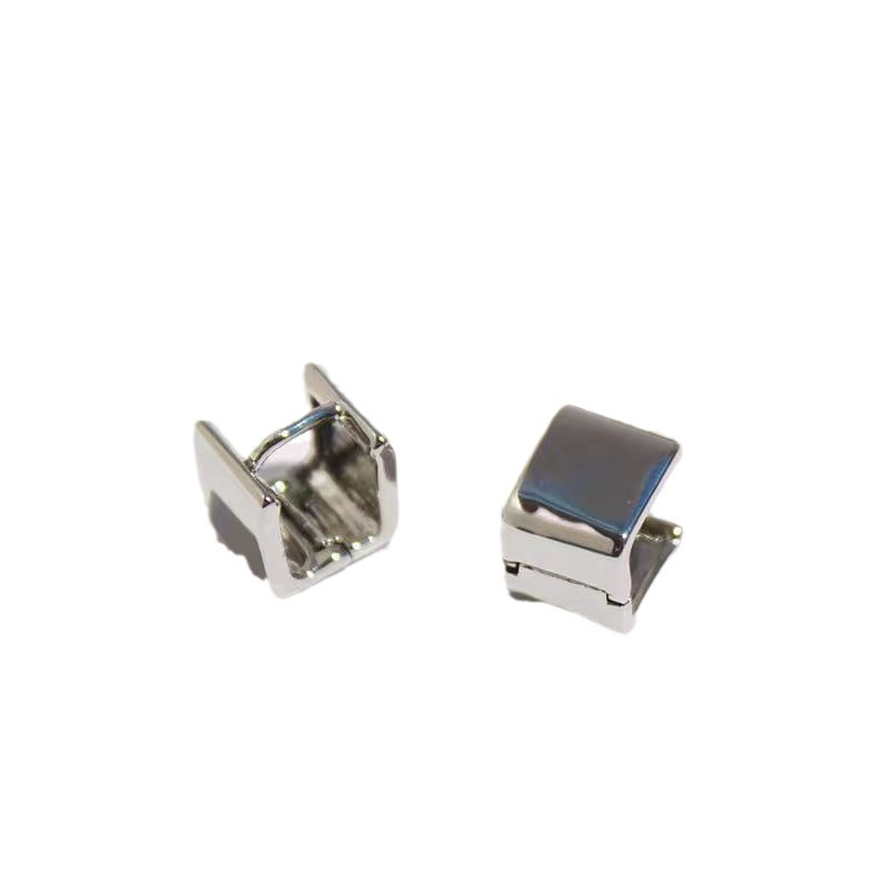 Androgynous geometric square earring earrings, a new style for trendy men in 2025, with a simple and everyday style. Women's stud earrings Item Picture