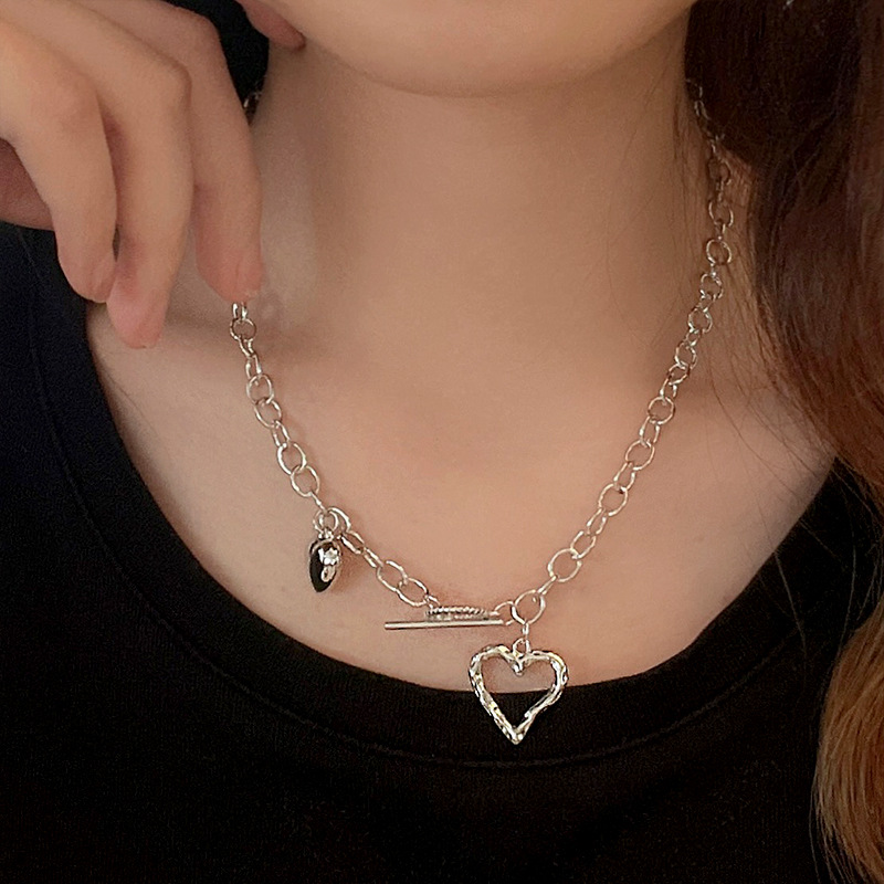Spicy girl style silver heart-shaped necklace, women's Instagram hip-hop collarbone chain, 2022 new style simple and elegant accessory necklace Application Scenario