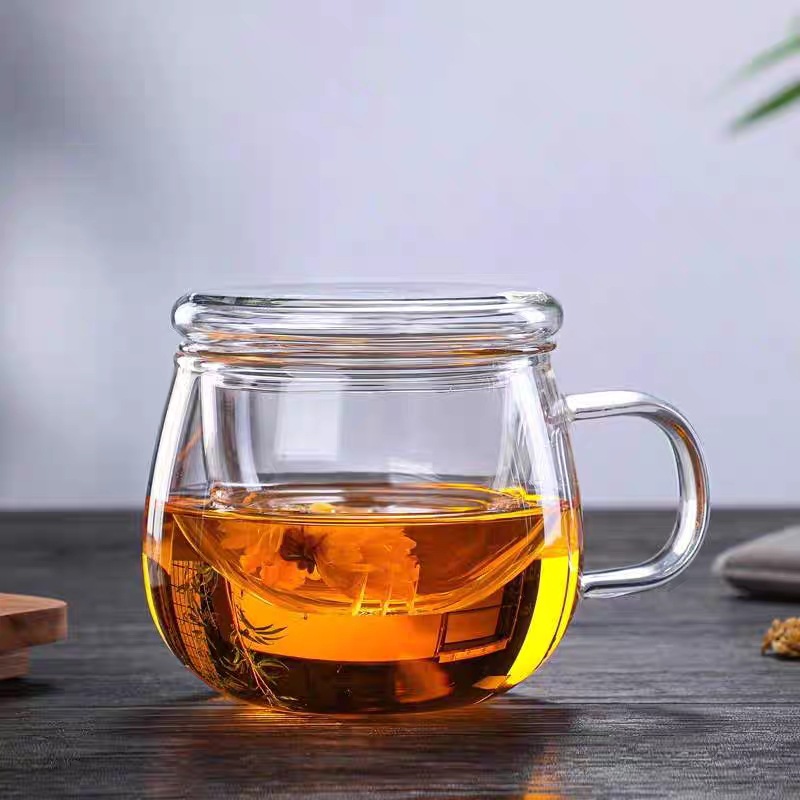 High borosilicate glass tea brewing cup, thickened with lid and handle, household tea water separation with filter, office cup, flower tea cup full figure