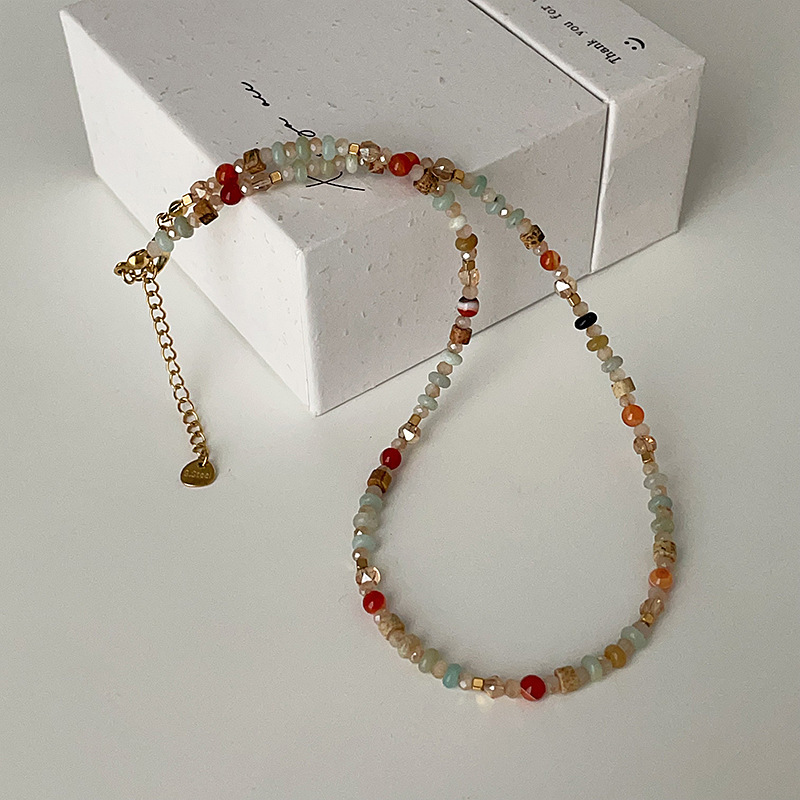 Summer dopamine colored stone crystal beaded necklace for women, with a unique design sense and versatile neckchain and collarbone chain processing Application Scenario