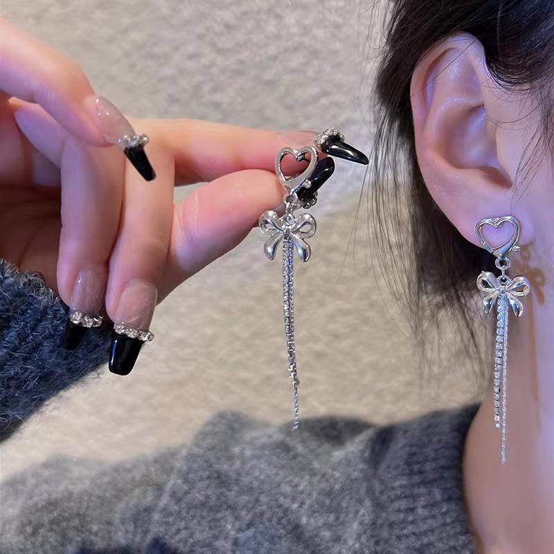 Fashionable and versatile heart-shaped tassel stud earrings for women, light luxury and niche bow pendant earrings, 2025 new trendy earrings details Picture