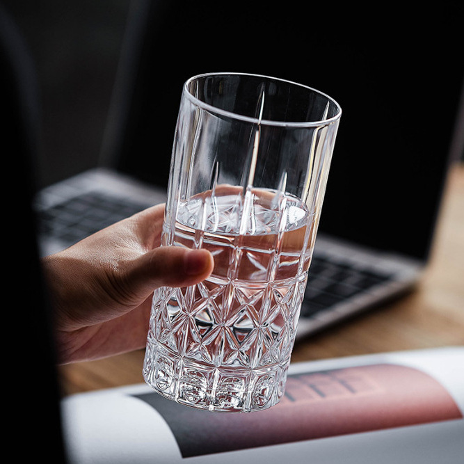 Lizun crystal glass, whisky and spirits glass, European creative brandy and spirits beer glass Application Scenario