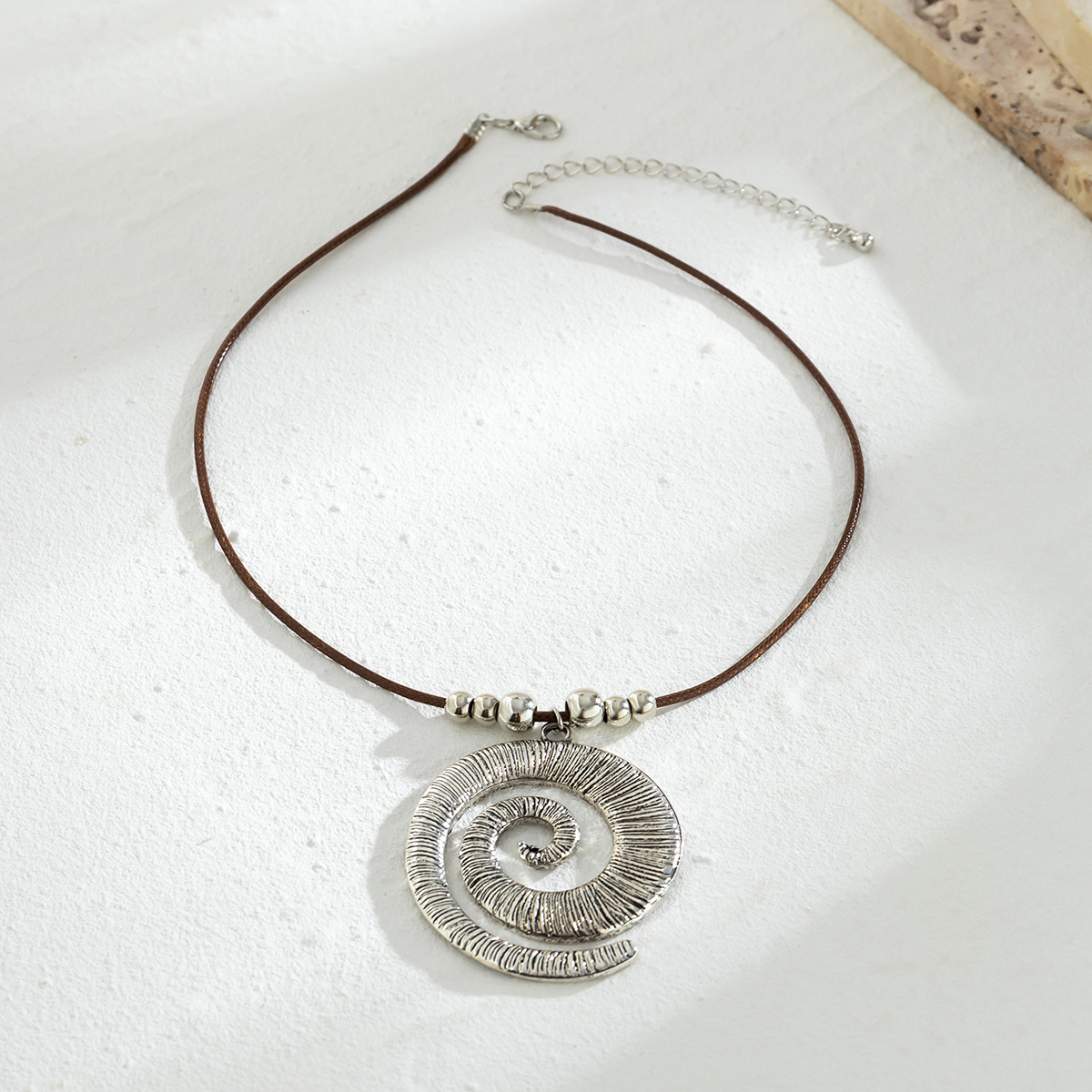 European and American conch symbol vacation beach necklace, Bohemian starfish pendant, exaggerated ocean-style mermaid necklace Application Scenario