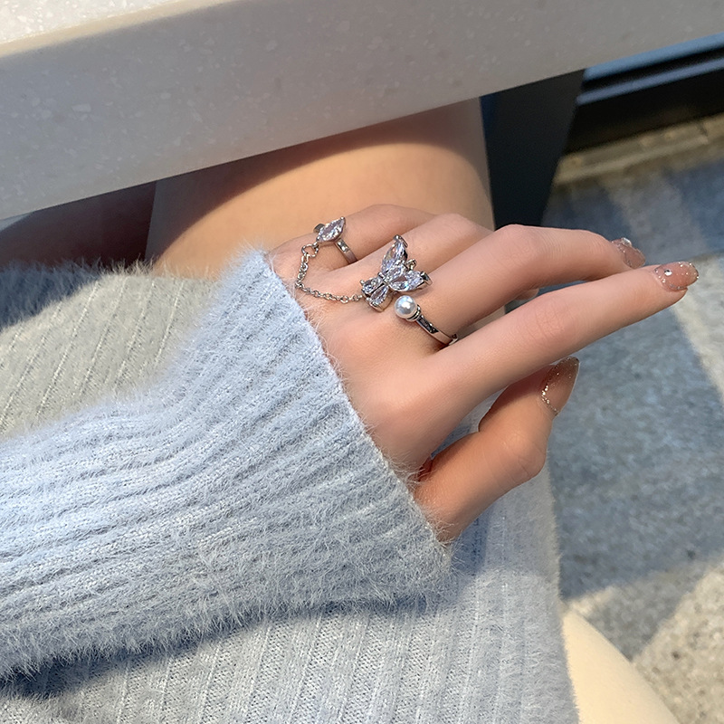 A high-end butterfly zircon chain open ring for women, a niche, fashionable, individual, light luxury and exquisite ins ring Application Scenario