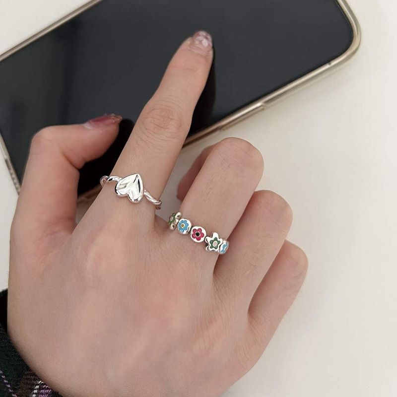 Sweet and cool layered colorful flower rings for women, retro and fashionable, simple and elegant heart-shaped twisted flower rings, exquisite and individual, open ring trend Application Scenario