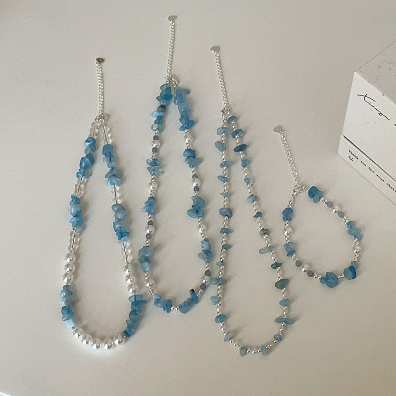 Aquamarine and pearl beaded necklace for women, fresh, simple and versatile, stylish and elegant. Collarbone chain full figure