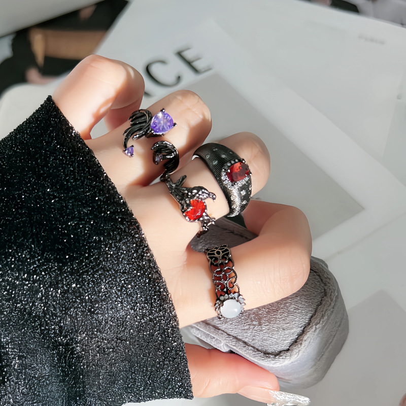 A niche design with a dark retro European and American style, a purple diamond open-top ring, a gender-neutral female style, and a cross-border punk ring Specification drawing