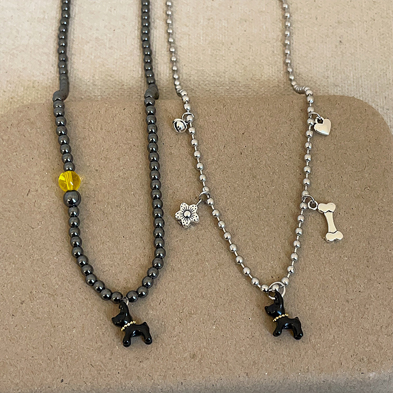 Simple and versatile puppy pendant beaded necklace, sweet and cool girl, fashionable and stylish, trendy neck chain, sweater chain full figure