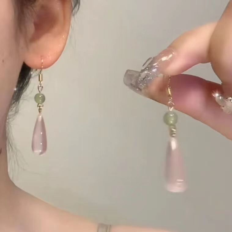New Chinese-style imitation jade water drop earrings for women, versatile and fashionable, long earrings with a Chinese style, retro and sweet earrings details Picture