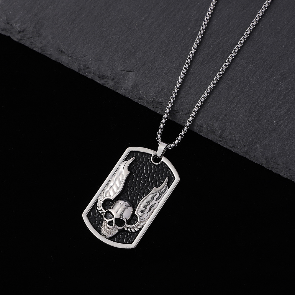 Wholesale of European and American fashionable and personalized titanium steel necklaces, female punk hip-hop alloy pendants, retro long sweater chains and accessories Application Scenario