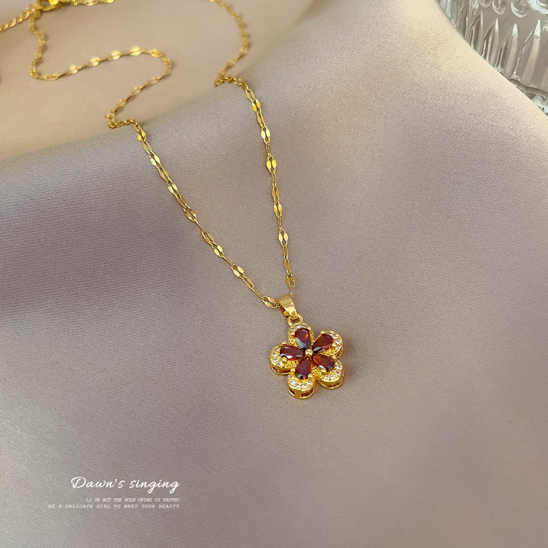 【 Titanium Steel 】 Pomegranate red five-leaf flower, light luxury and elegant, full diamond necklace, versatile for women, collarbone chain, titanium steel chain details Picture
