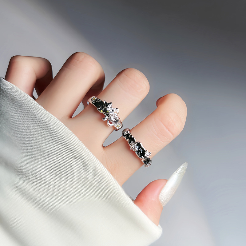 Simple and individual little cat drip glaze fashionable open ring for female students, a niche dark irregular texture punk ring full figure
