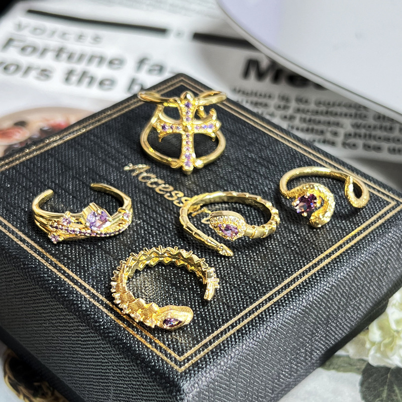 A retro cross snake-shaped purple diamond open ring with a high level of appearance, a sweet and cool, cold and elegant style ring for the ninth girl Application Scenario