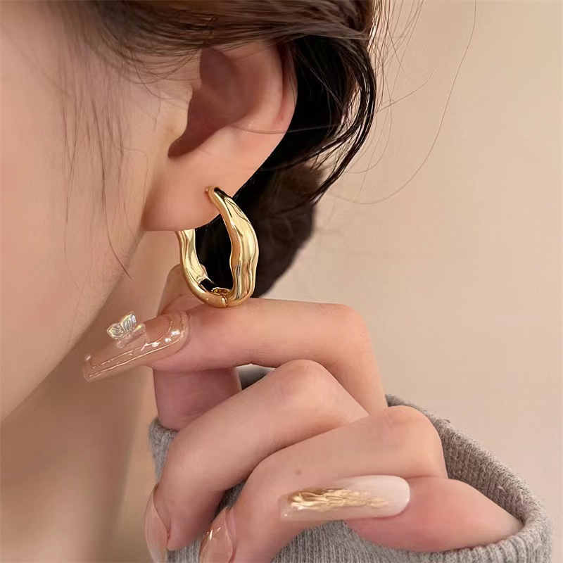 Simple and versatile, irregular geometric ear buckles for women, light luxury, niche and versatile, high-end ear studs, cold style earrings Specification drawing