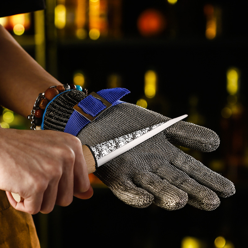 Bar-specific ice-breaking tools: ice knife, serrated ice saw, ice-breaking hammer, three-pronged ice cone, single-head ice cone, ice chisel Application Scenario