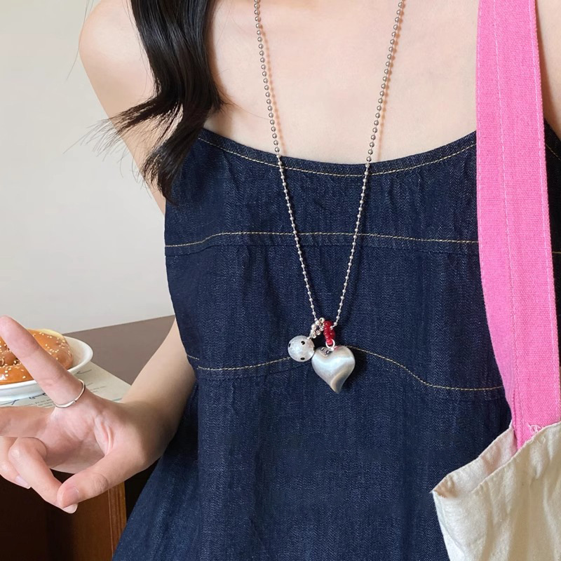 A silver brushed heart-shaped necklace with a unique and cute female touch, as well as a long sweater chain for girls, featuring the same style as Korean Instagram-style bloggers full figure