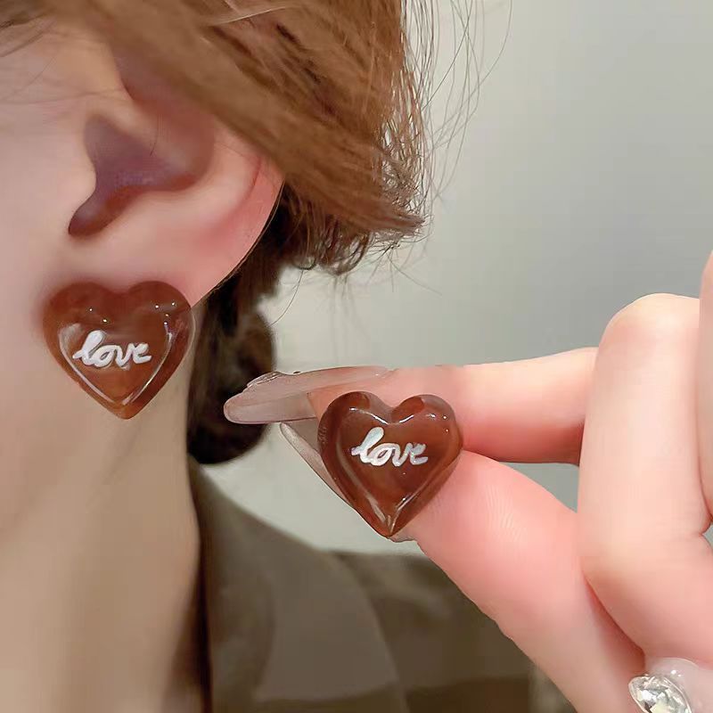Amber black sugar ~ Korean version sweet love oil-infused acetic acid heart-shaped earrings for women, retro autumn and winter unique style earrings Specification drawing