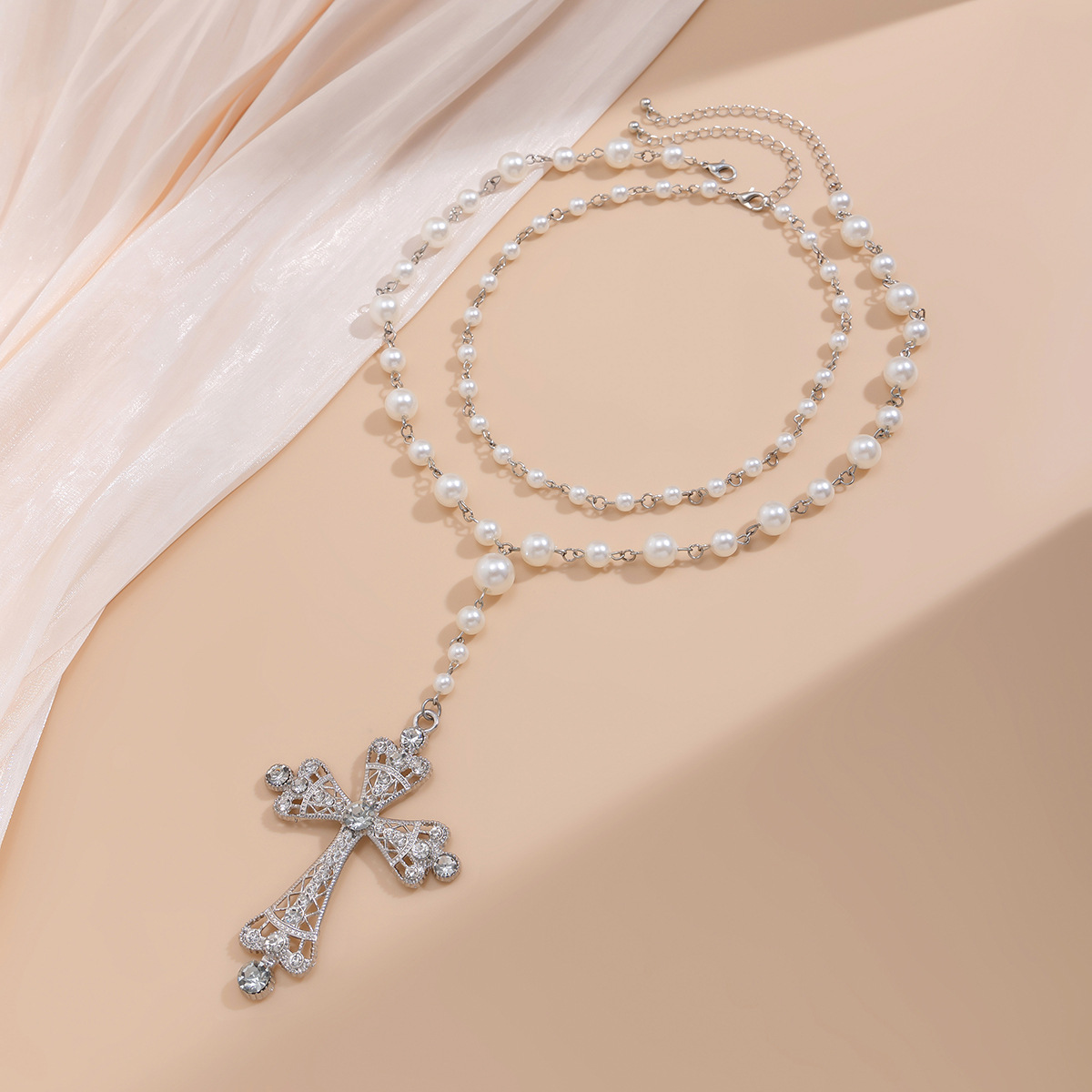 European and American cross-border jewelry fashion multi-layer imitation pearl cross collar ins geometric alloy collarbone chain Application Scenario