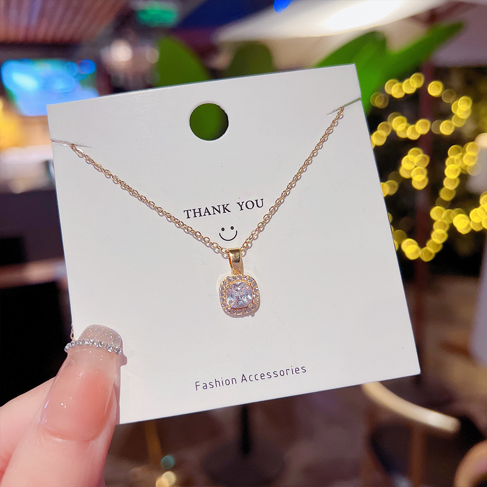 Titanium steel crystal pendant necklace for women with a light luxury and niche design sense, ins cold style collarbone chain, new trend in 2024 Specification drawing