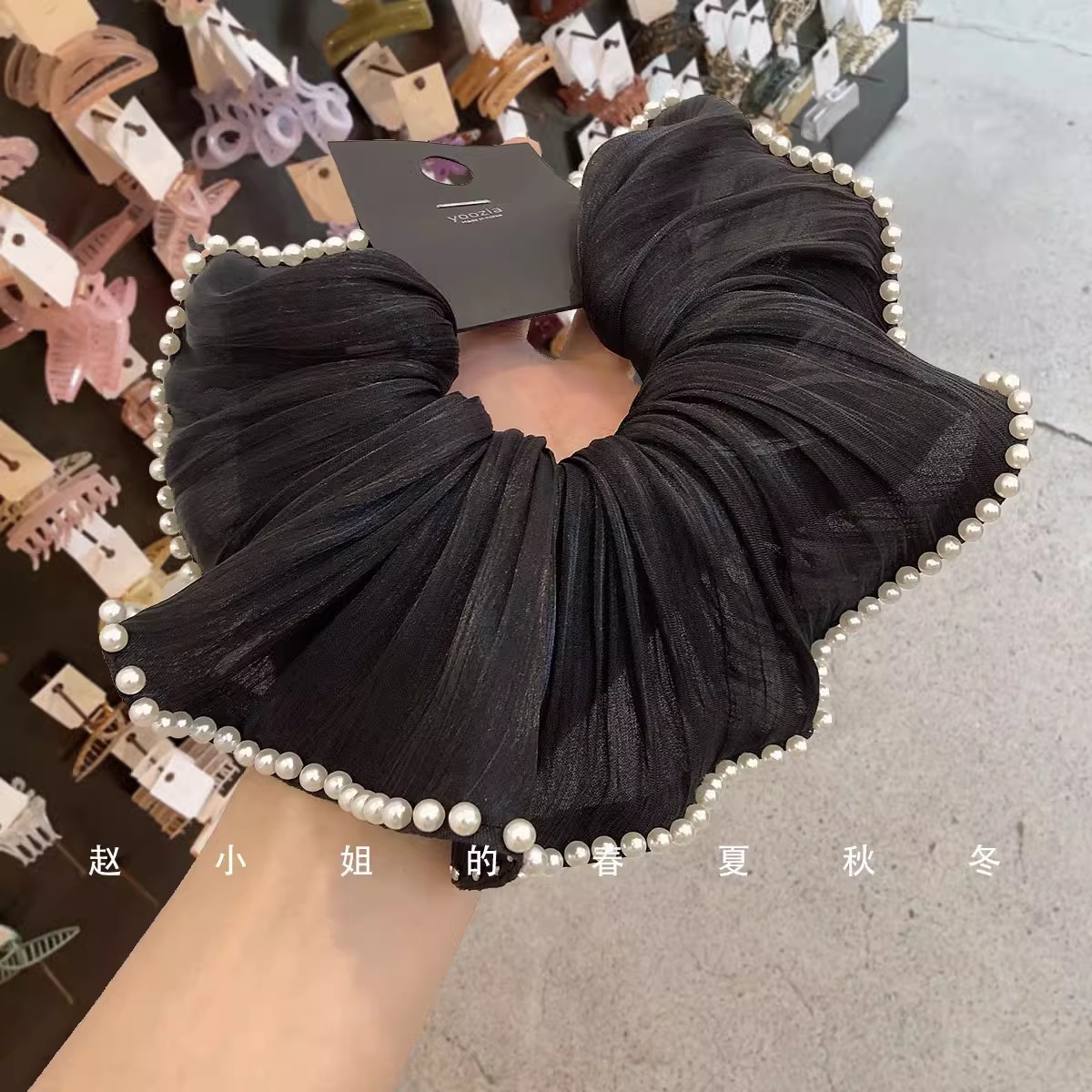 Korean headwear influencer hair accessory 2025 new style accessories: Simple hair tie, oversized pearl large intestine hair band Application Scenario