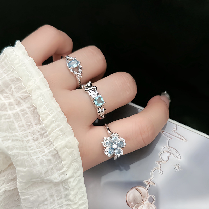 Korean version exquisite ice blue full diamond flower fashion ring, a cold and elegant female style, light luxury and high-end, sweet and cool stacked food ring full figure
