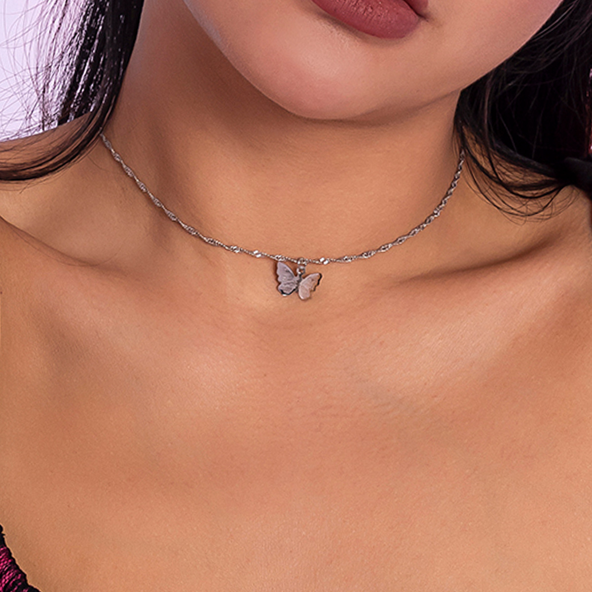 Simple geometric design, versatile cross chain, fashionable collarbone chain necklace, sweet and cool little butterfly spice girl necklace in European and American style full figure