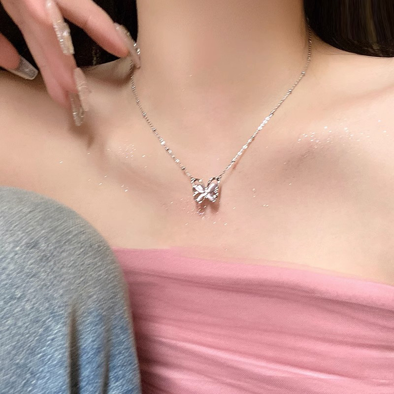 Strawberry crystal butterfly necklace for women's summer vibe, a niche design collarbone chain, a trendy and stylish accessory for 2023 Application Scenario