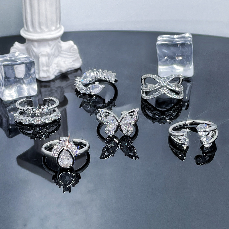 Sweet and cool, light luxury butterfly opening ring for women, full diamonds, geometric irregular, cold style, high-end fashion ring full figure