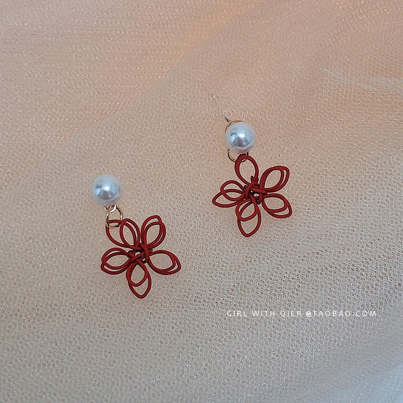 Red flower style 2025 trendy pearl round face hit Korean stud slimming earrings and earrings Application Scenario